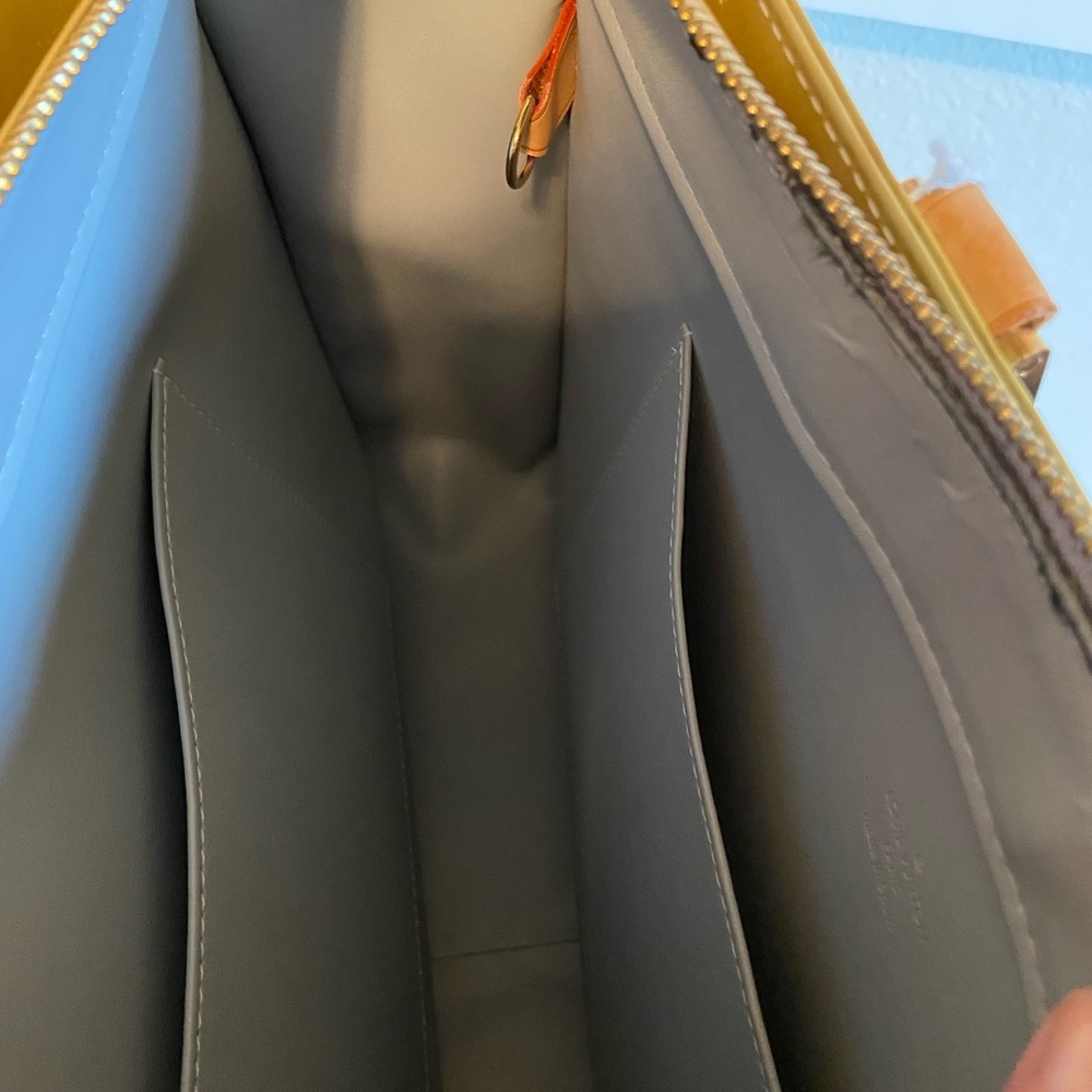 SOLD LV VGUC Vintage Columbus Tote in Green Vernis Leather - Picture 9 of 16